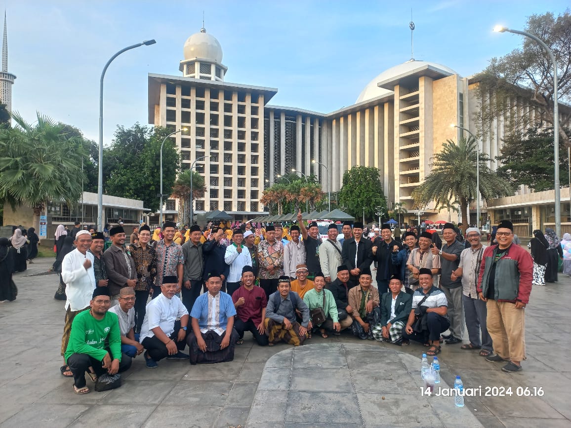 Rombongan Peserta Rakornas LWPNU Jatim Sholat Subuh di Masjid Istiqlal