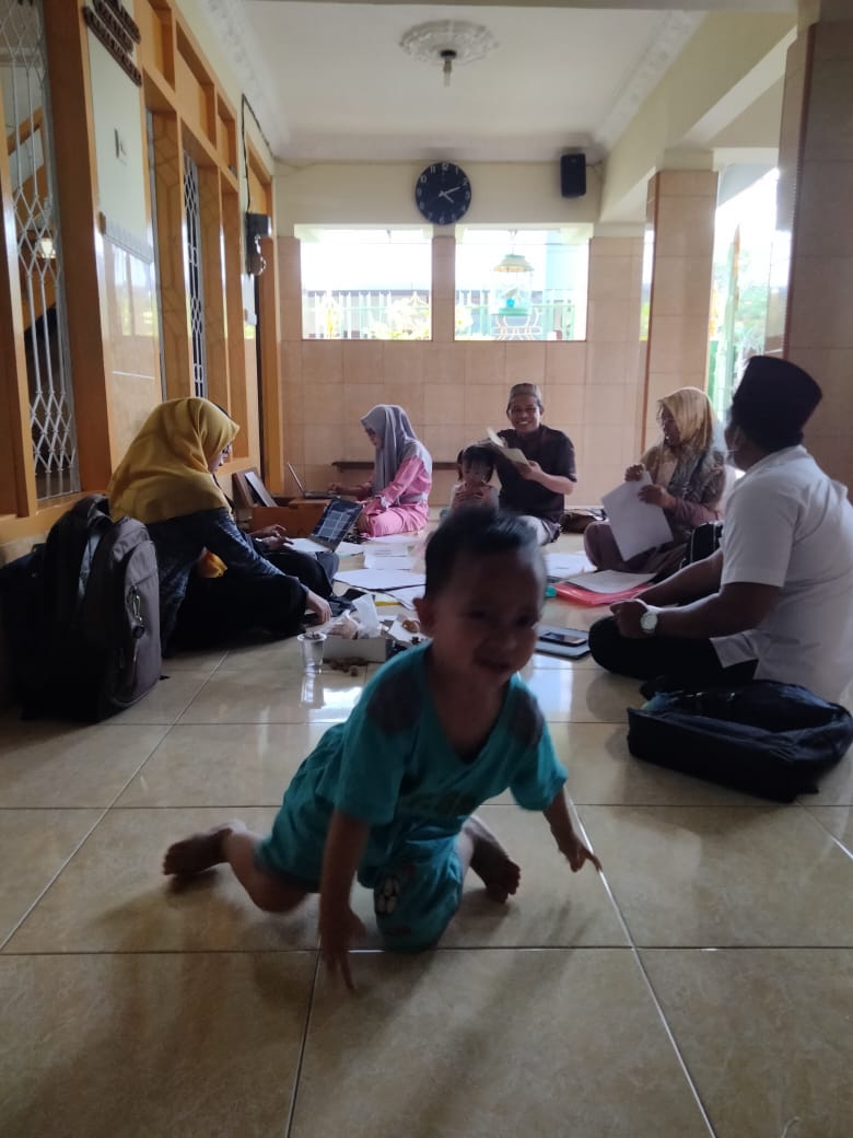 Lembur, Perjuangan Relawan Wakaf Ini Bikin Warganet Salut