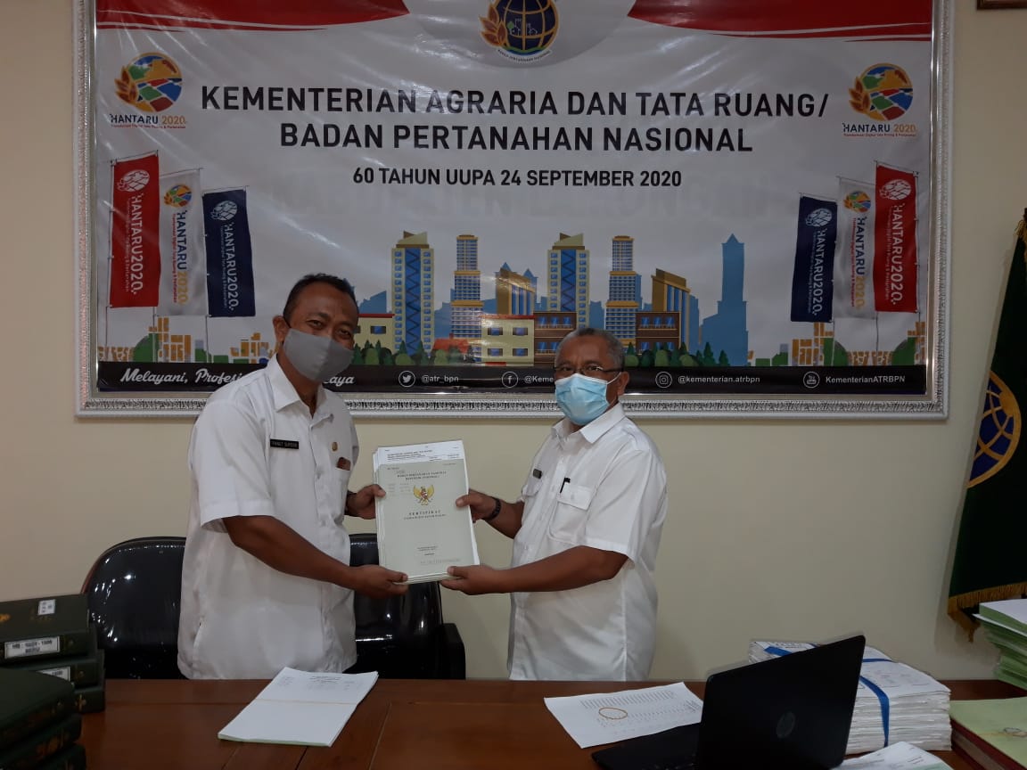Penyerahan 17 Sertipikat di Paciran