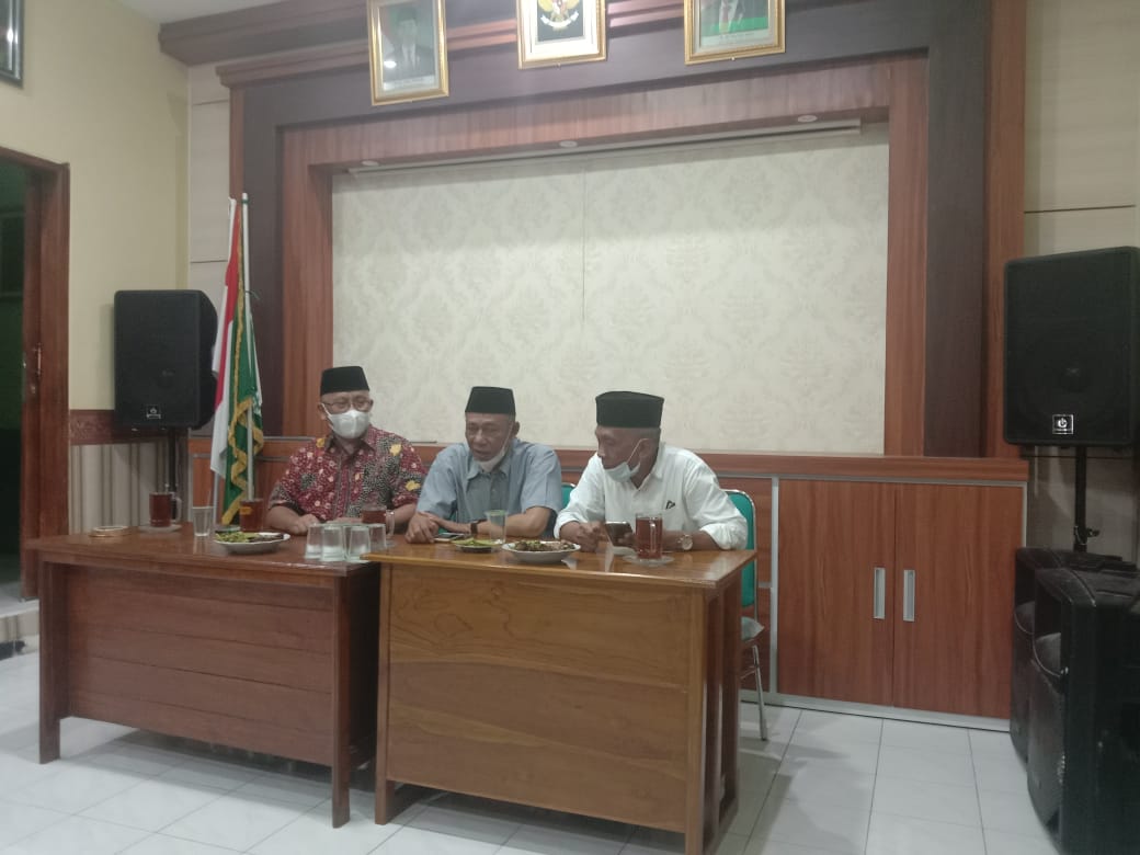 Ahli Waris Serahkan Sertifikat ke PCNU Lamongan Untuk Diwakafkan