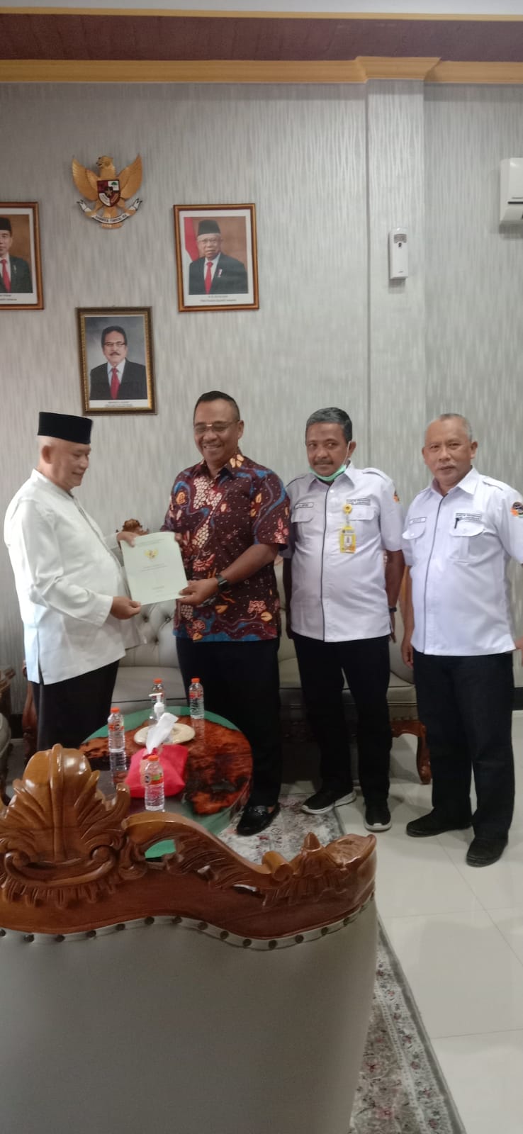 Penyerahan Sertifikat Lembaga Pendidikan NU oleh BPN