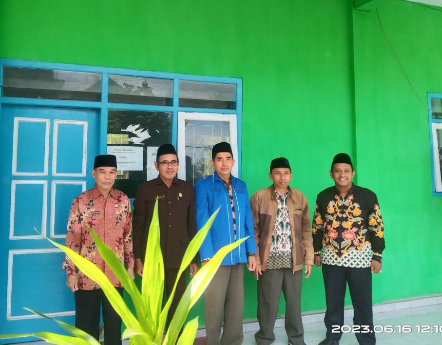 Ketua MWC NU Pasirian Tinjau Tanah Wakaf Yayasan Miftahul Huda