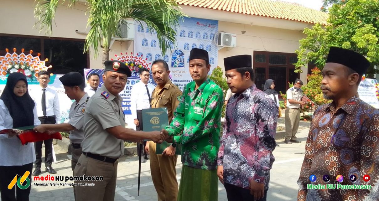 Melalui LWP, PCNU Pamekasan Terima Sertifikat Tanah Wakaf dari BPN