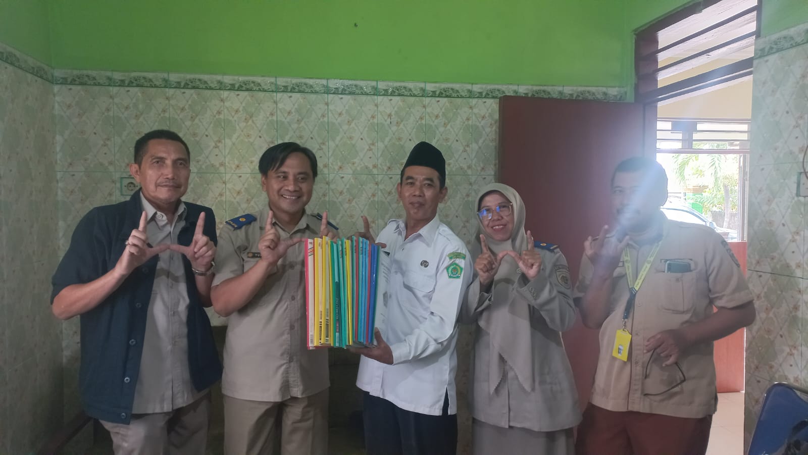 Serah Terima 21 Berkas Wakaf Kedamean, PC LWPNU Gresik Gelar Sosialisasi dan Halal Bihalal